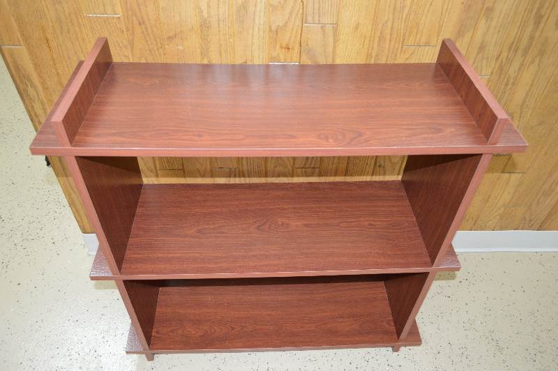 lot 4 image: Free standing three shelfing unit