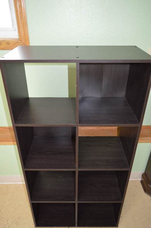 lot 5 image: Free standing shelving unit
