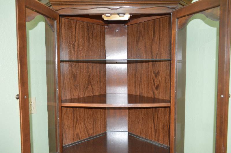 lot 6 image: Corner hutch