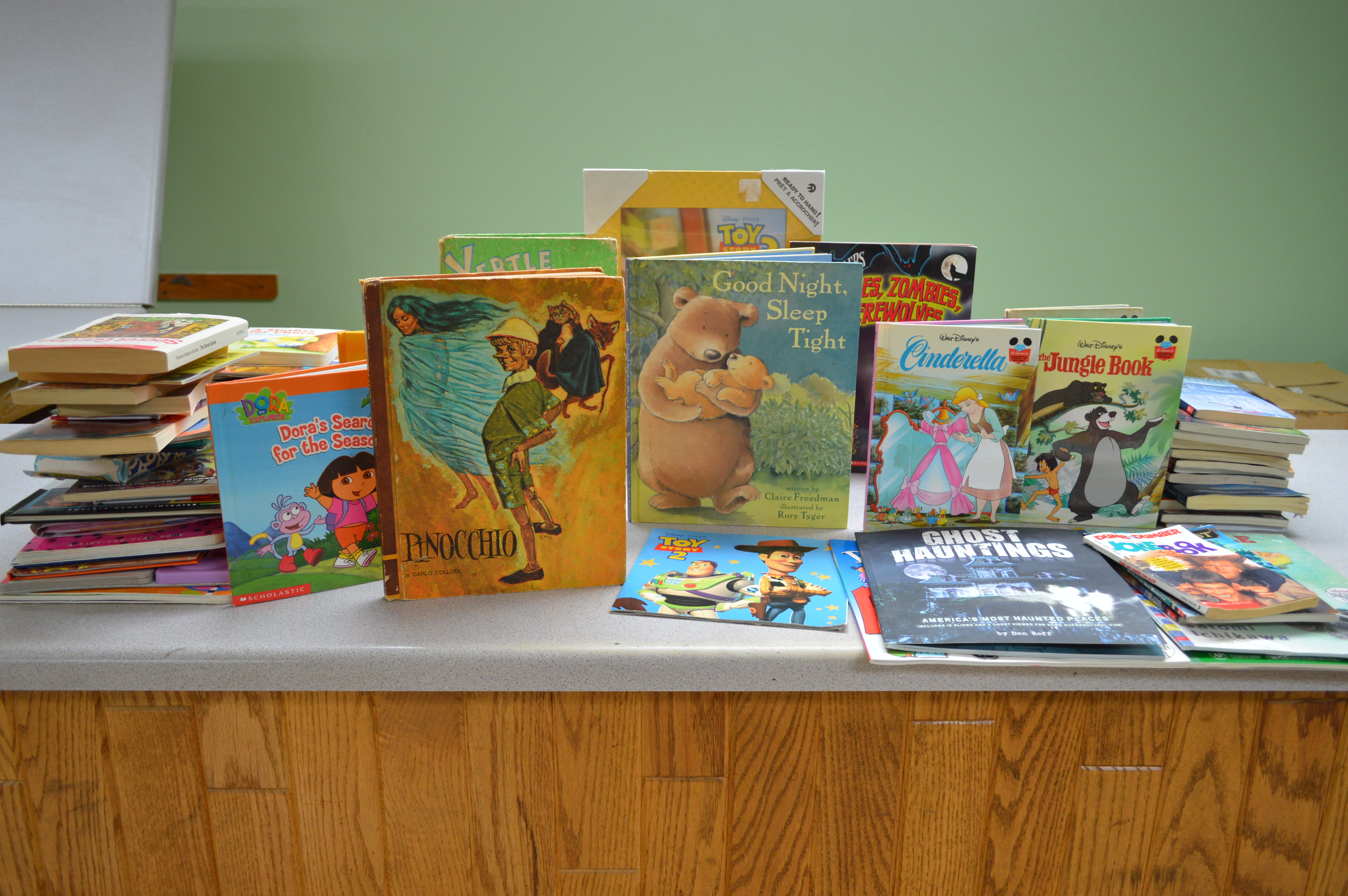 lot 15 image: Childrens Books Assorted