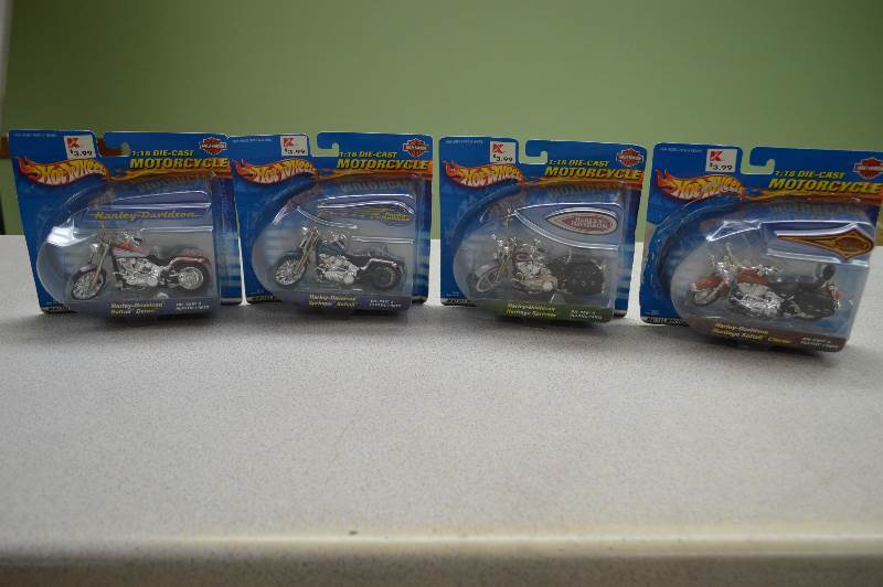 lot 17 image: Hot Wheels Die-Cast Harley Davidson motorcycles