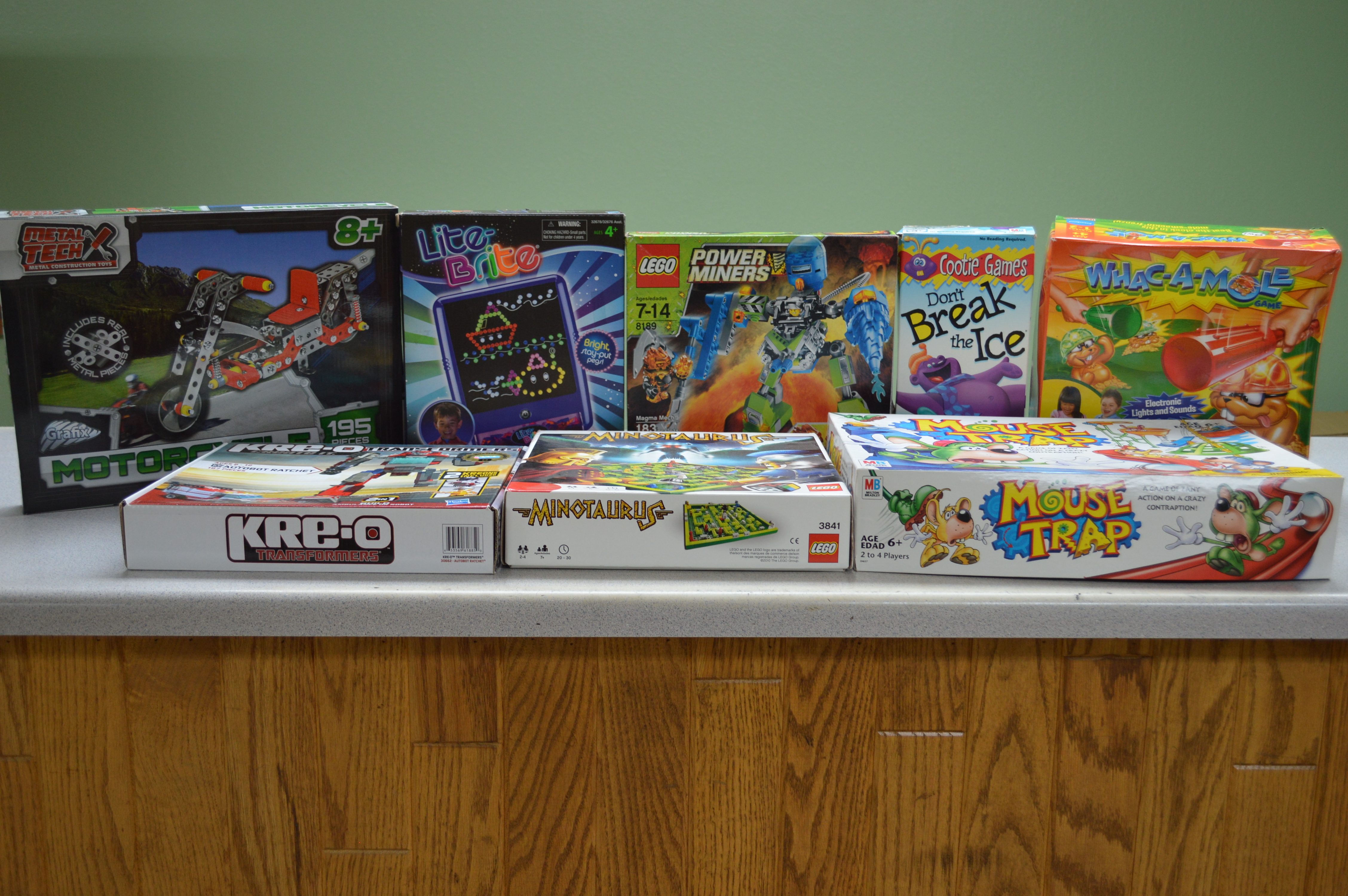 lot 34 image: Childrens legos and assorted games