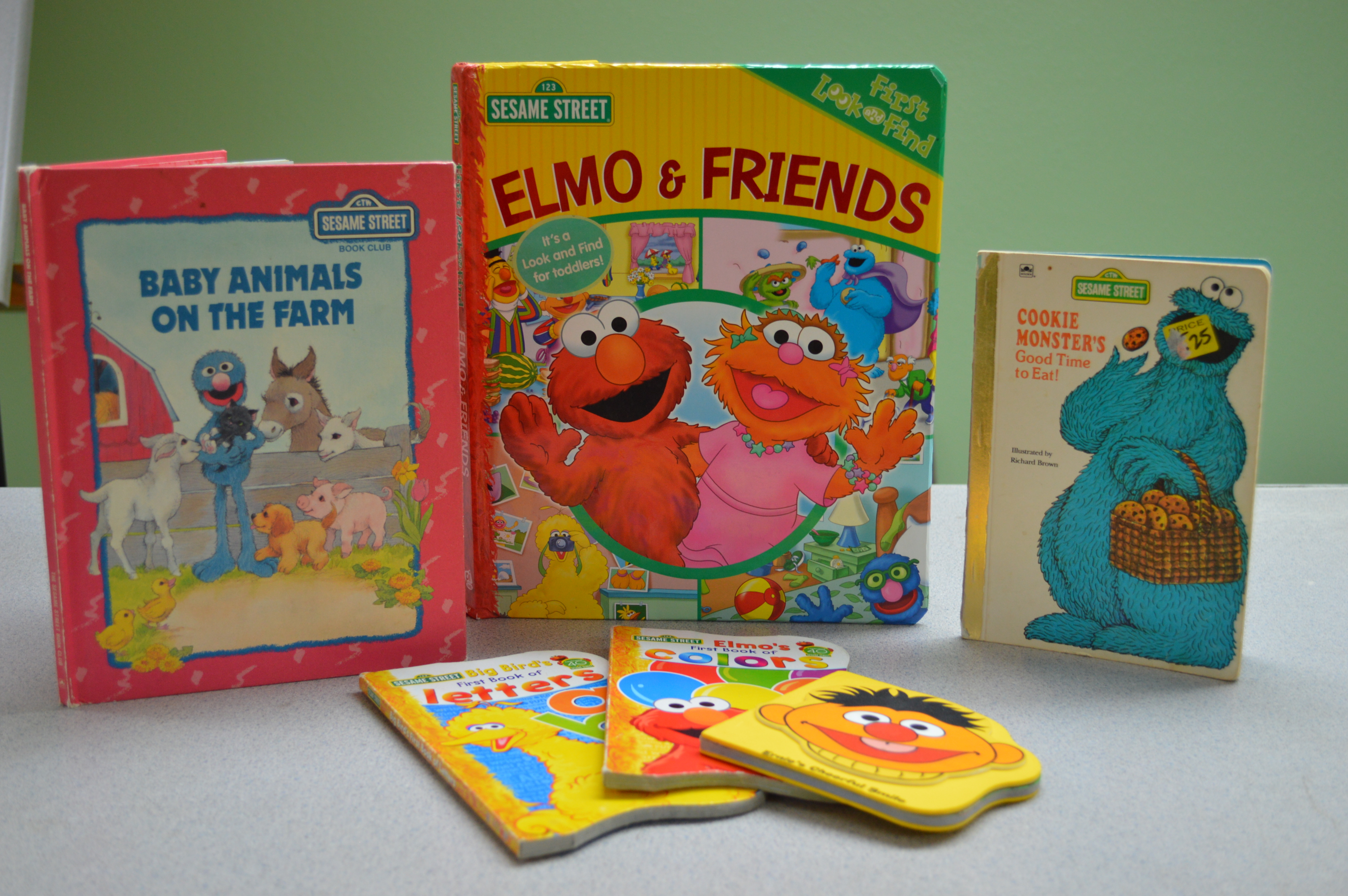 lot 48 image: 6-Sesame street assorted books