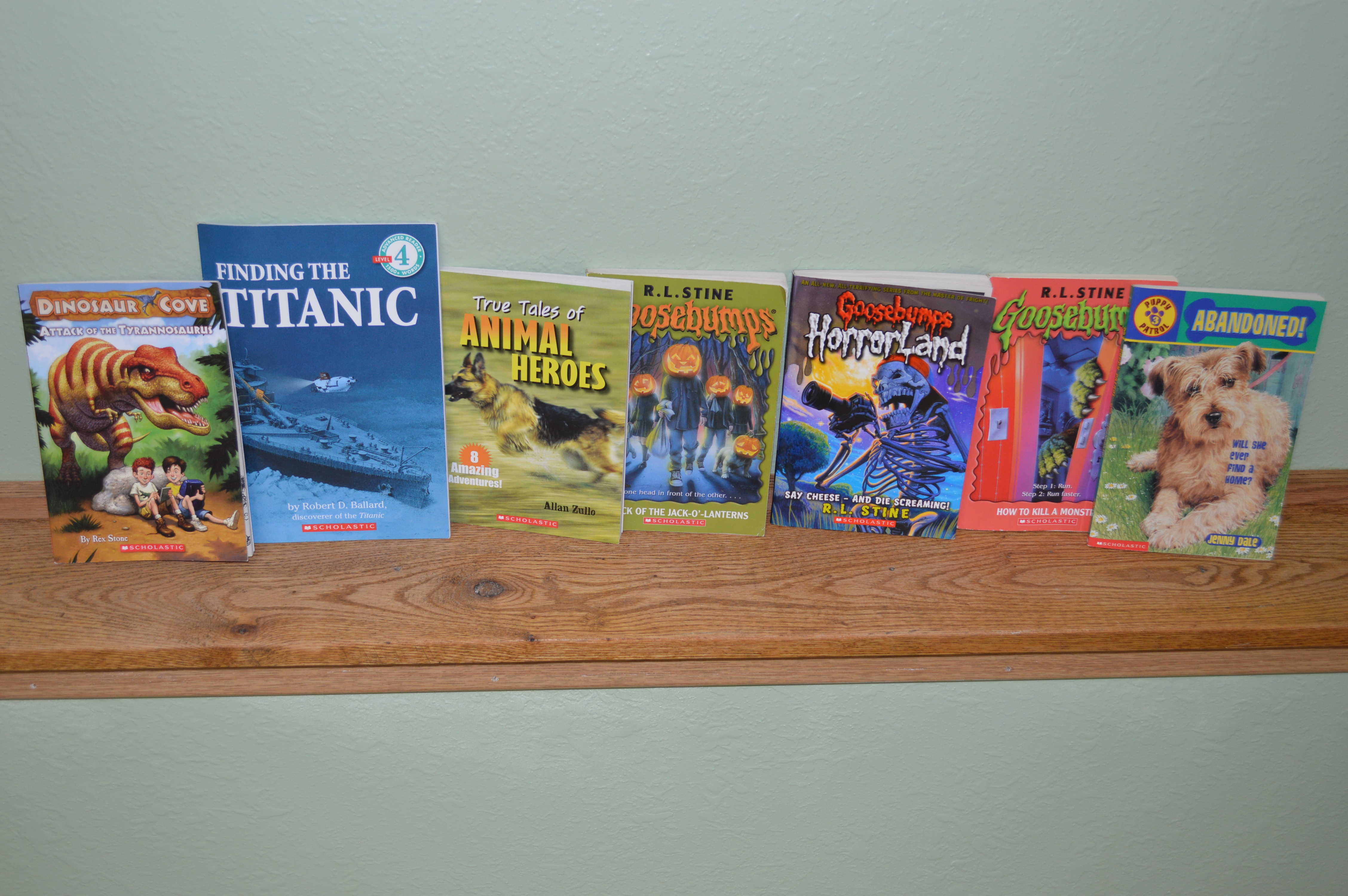 lot 54 image: 7-Assorted Scholastic paper back books