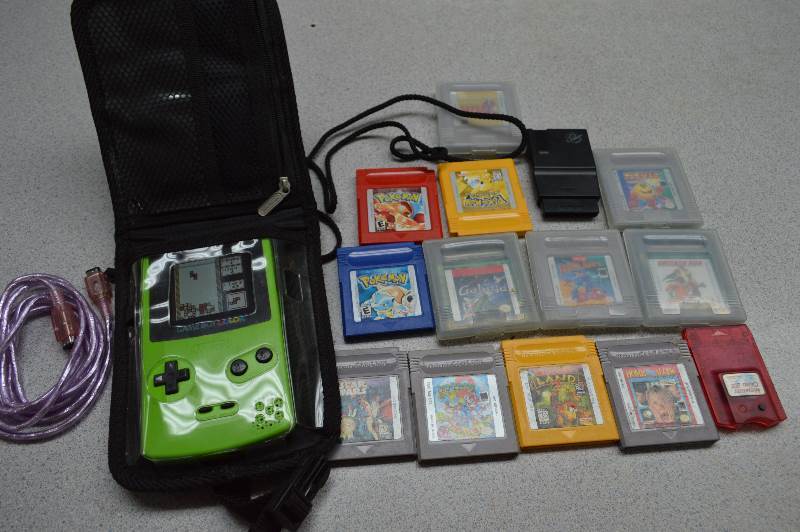 lot 70 image: Game Boy Color with games