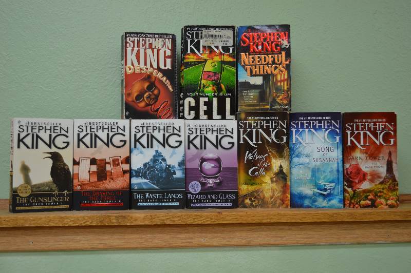 lot 77 image: Stephen Kings novels 10 total