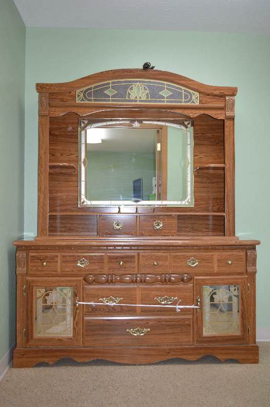 lot 1 image: 6-Drawer dresser with mirror