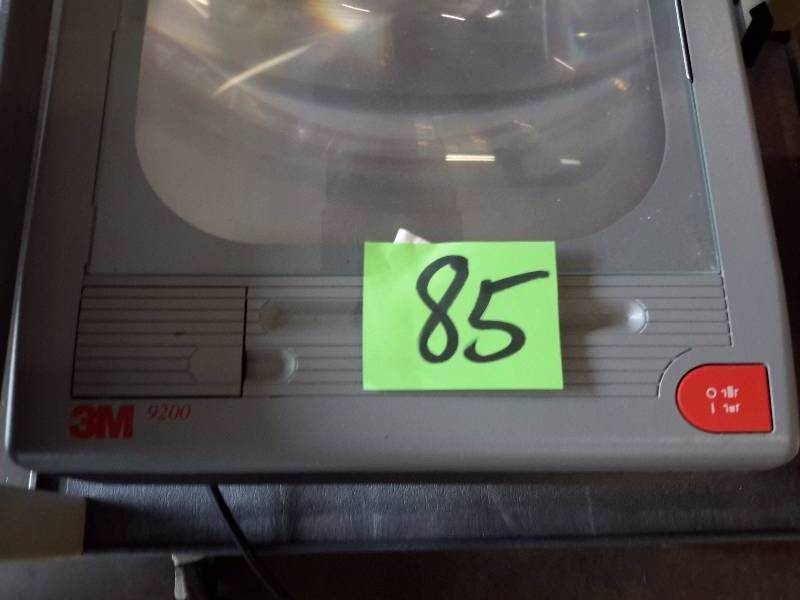 lot 85 image: 3M Overhead Projector and Rolling Cart.. Fans work, but bulbs don�t