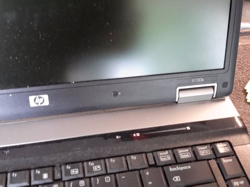 lot 114 image: HP Compaq 6730b - 15.4 - Core 2 Duo P8600 -   2 GB RAM - 320 GB HDD