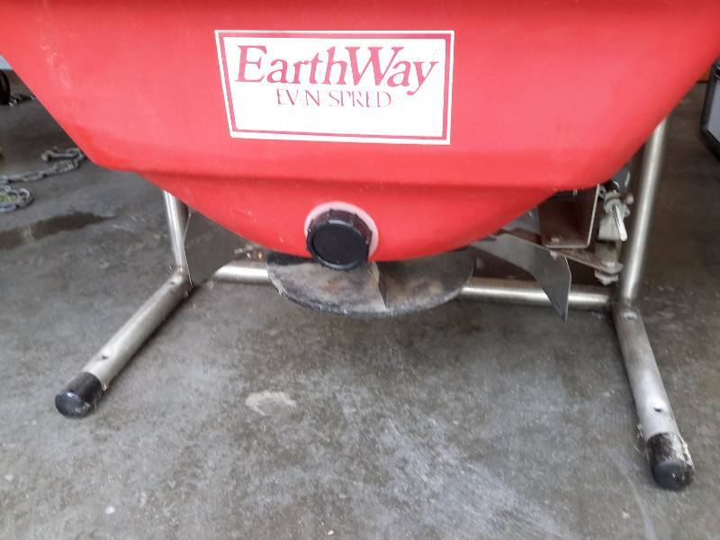 lot 8C image: Earth Way Evn Spred, Spredder..