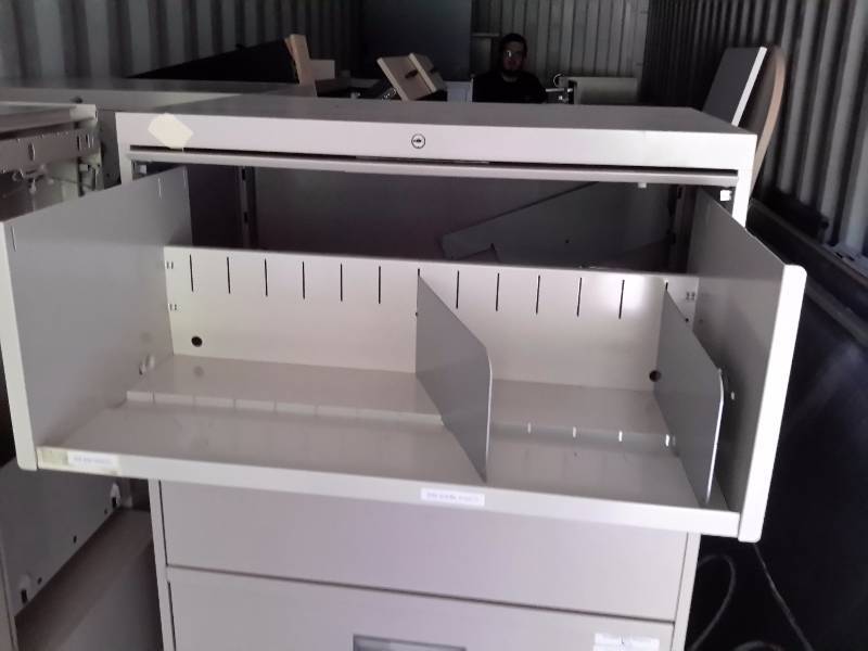 lot 104 image: 5 Drawer, lateral File Cabinet.. Nice shape..