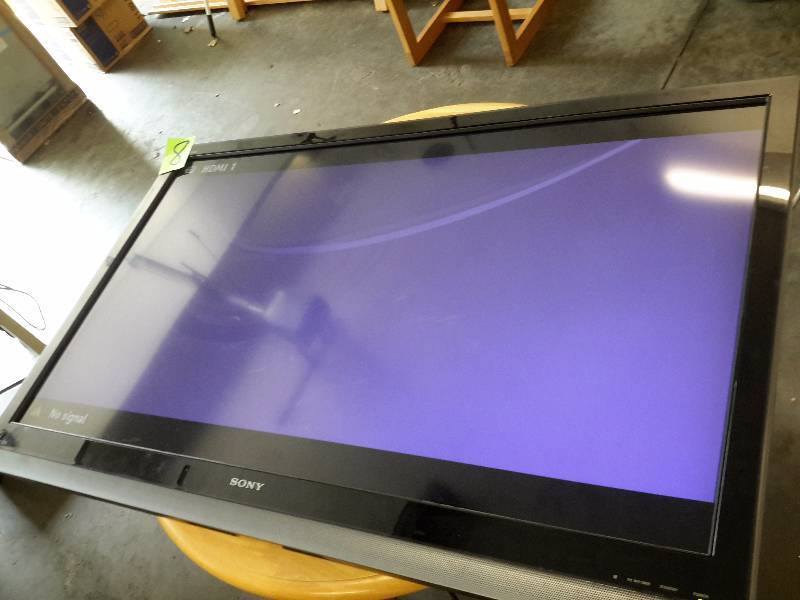 lot 8 image: SONY, 52 in Flat Screen TV.