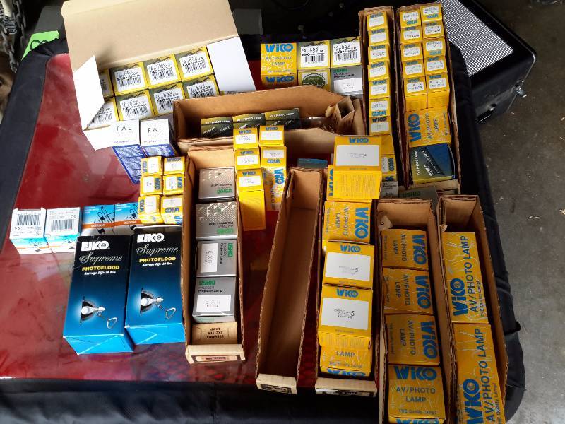lot 96 image: Box of Projector Bulbs.. Misc. Sizes