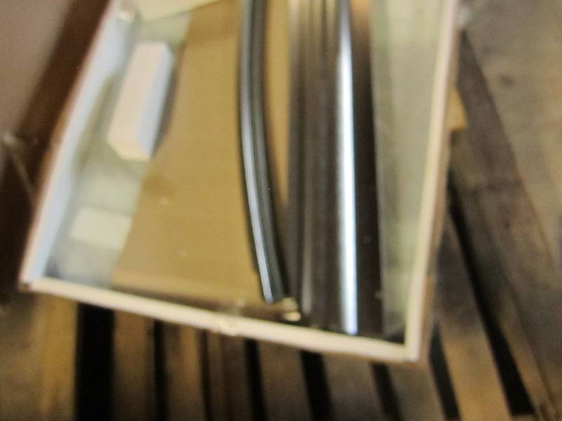 Ovation curved bathtub door, glass ...