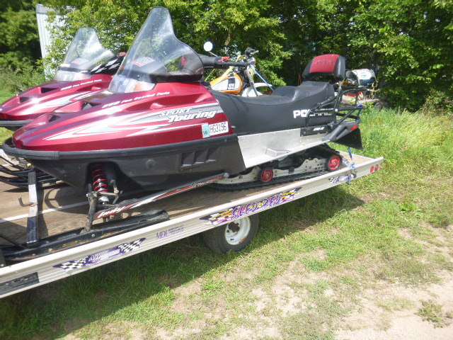 lot 8 image: 2001 Polaris Sport Touring Indy 550 Snowmobile