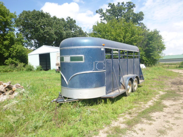 lot 10 image: 1977 Linvil Horse Trailer