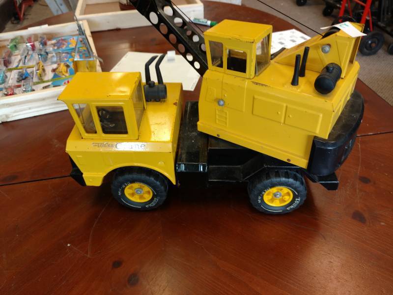 lot 2 image: Mighty Tonka Crane