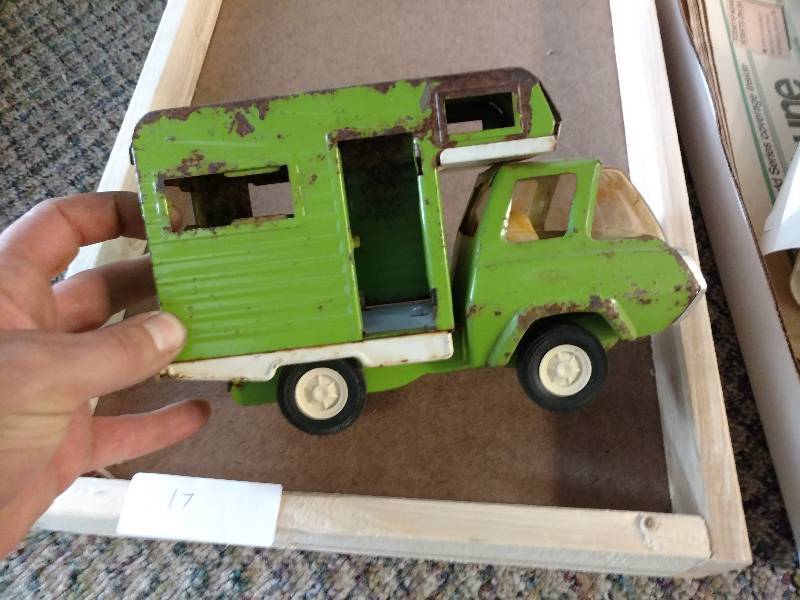 lot 17 image: Vintage Tonka Camper