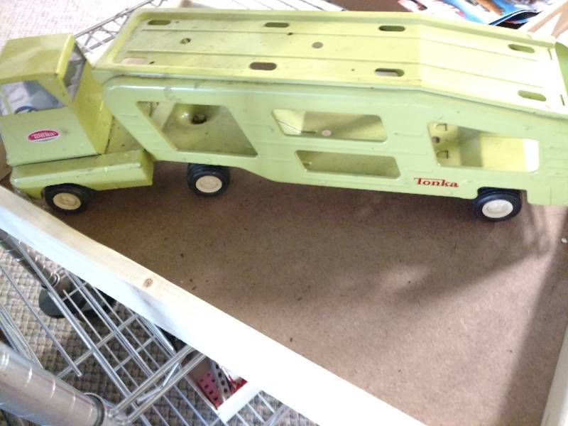 lot 30 image: Vintage Tonka Tractor Trailer Car Carrier