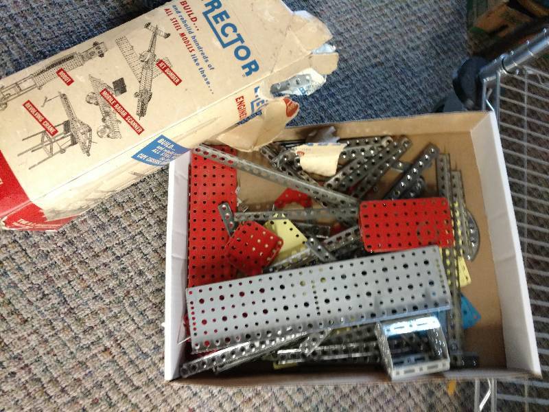 lot 33 image: Vitnage Erector Set