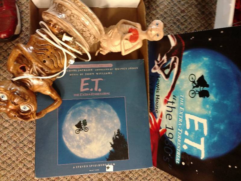 lot 34 image: Vintage ET Lot