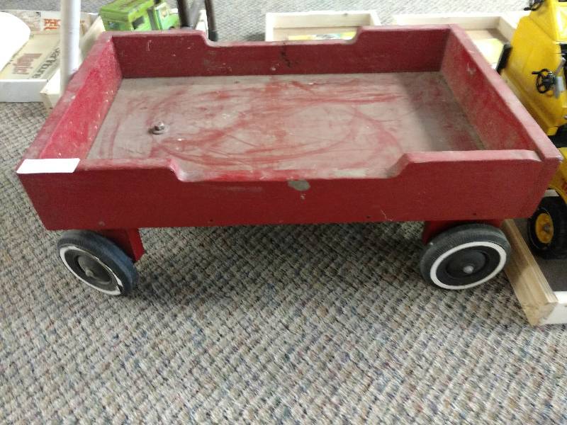 lot 38 image: Vintage Wooden Wagon