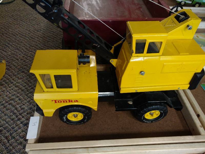 lot 39 image: Vintage Tonka Crane