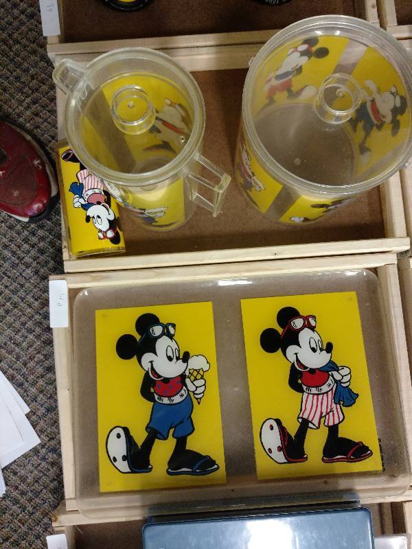 lot 40 image: Vintage Mickey Mouse Drink Set
