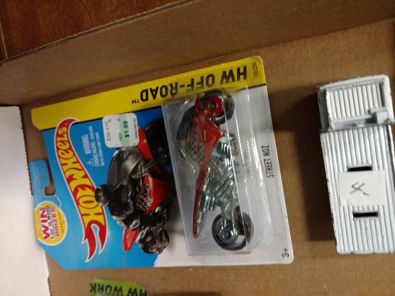 lot 68 image: Hot Wheels & Matchbox Cars