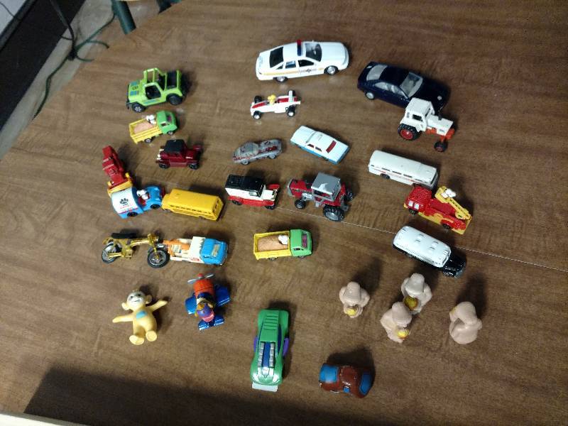 lot 70 image: Lot of Collectible Cars