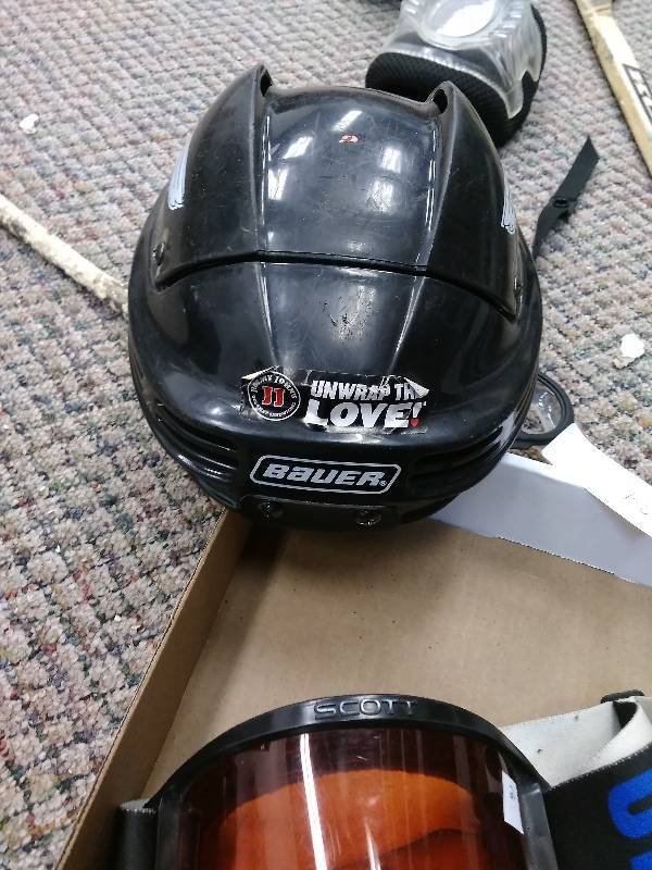 lot 84 image: HockeyPaintball Lot