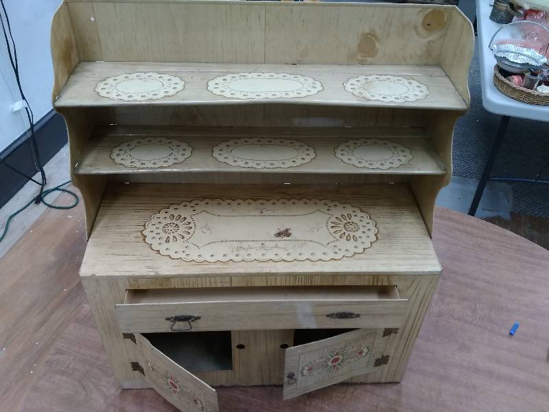 lot 83 image: Vintage Tin Doll China Hutch