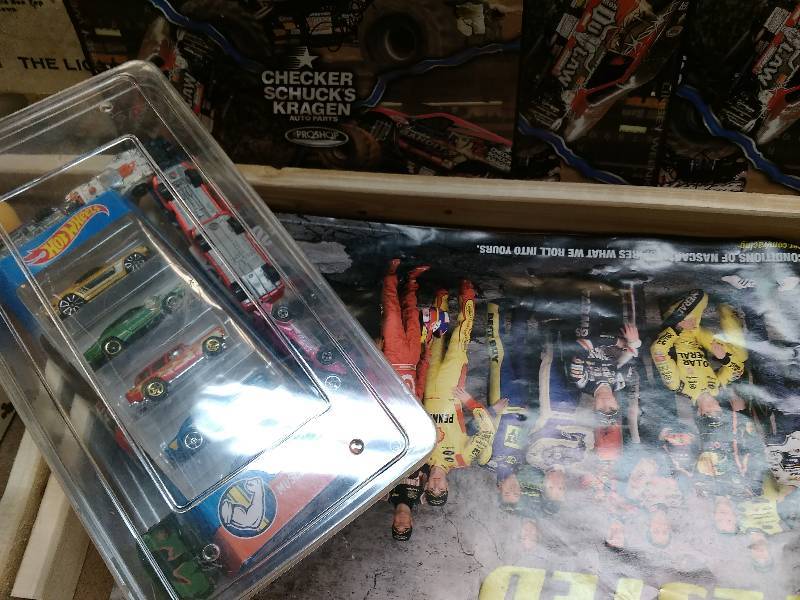 lot 87 image: Hot Wheels Lot