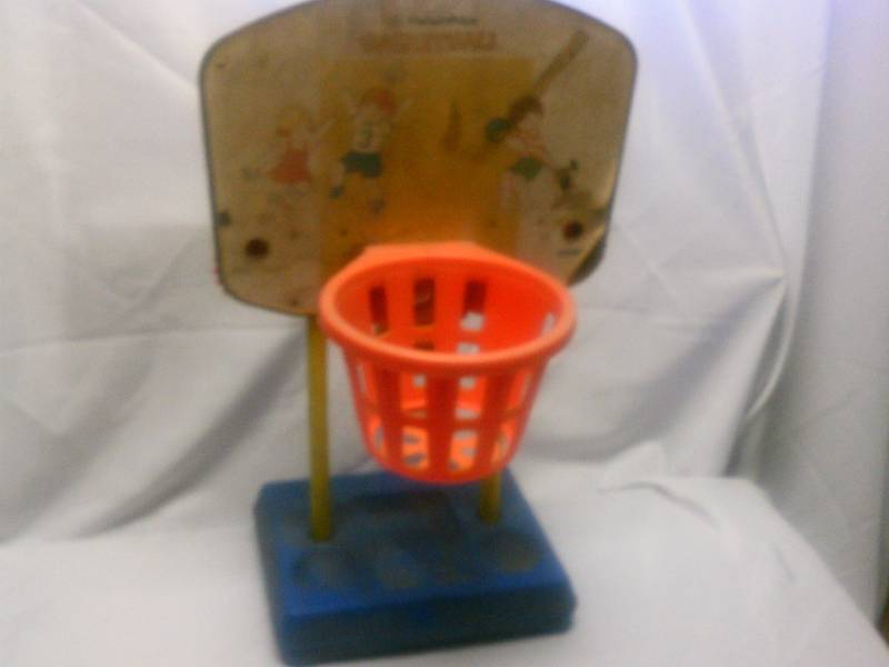 lot 1 image: Fisher Price Basketball Game