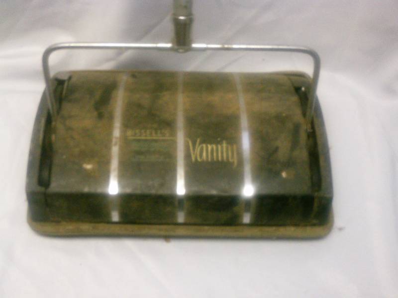 lot 5 image: Bissell vanity Floorcarpet sweeper