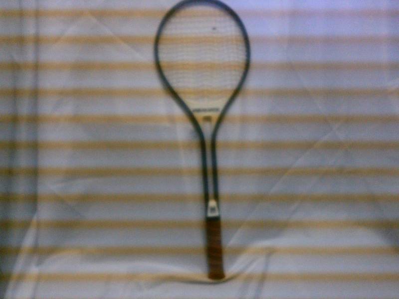 lot 12 image: Equalizer tennis racquet from MacGregor