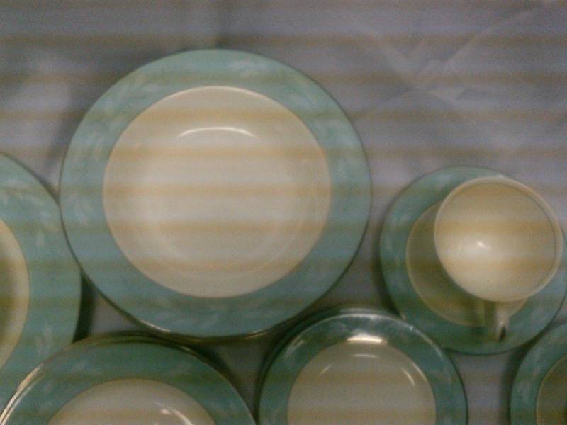 lot 19 image: Lot of Dishes (18 pieces in all)
