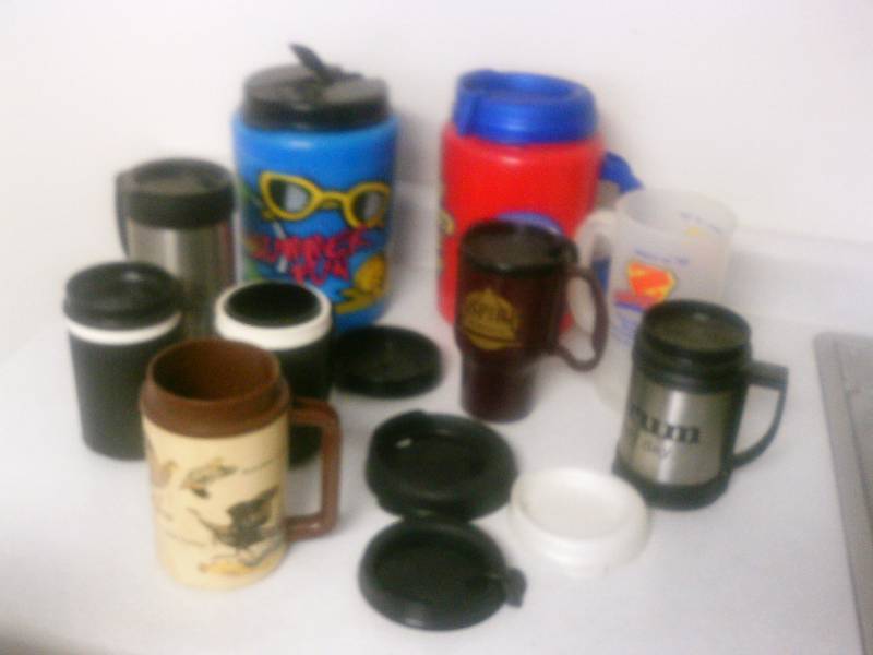 lot 25 image: Beverage containers - lot of 9