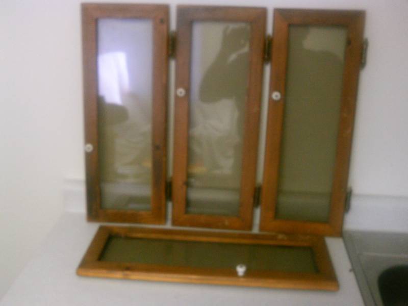 lot 35 image: Cabinet doors with tinted  smoked glass - lot of 4