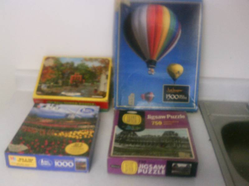 lot 38 image: Puzzles, Big Ben, The Louvre, Holland Tulips, Hot air balloon