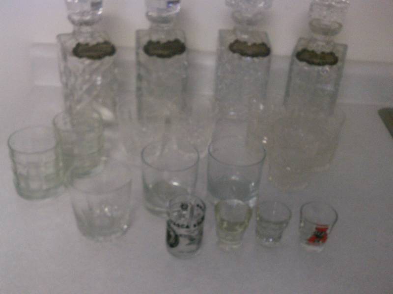 lot 59 image: Liquor Decanters, Seagrams Vo glasses, Crimson Tide shot glass
