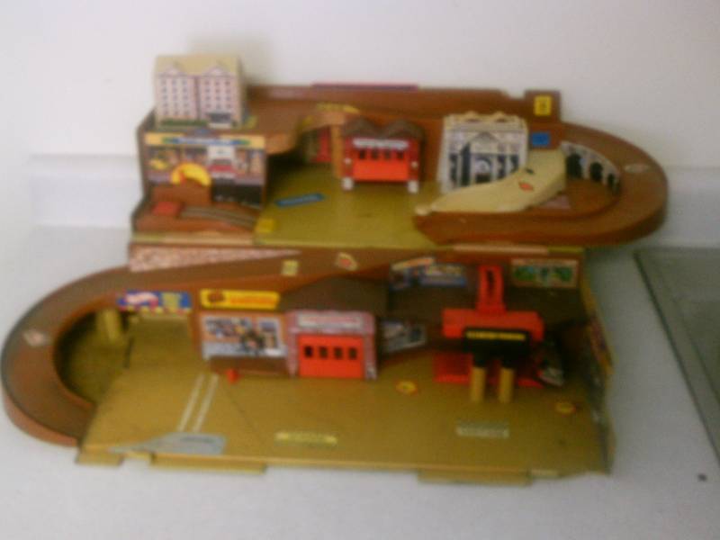 lot 47 image: Hot wheels City