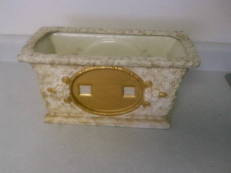 lot 50 image: Planter, ceramic