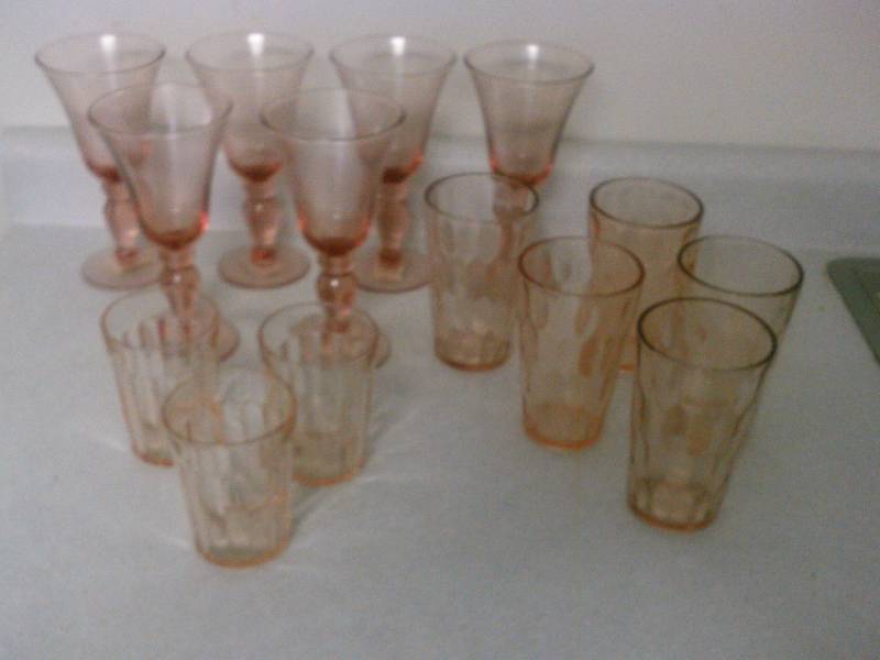 lot 70 image: Glassware - stemmed goblets (6), juice glass (3), tumblers (5)