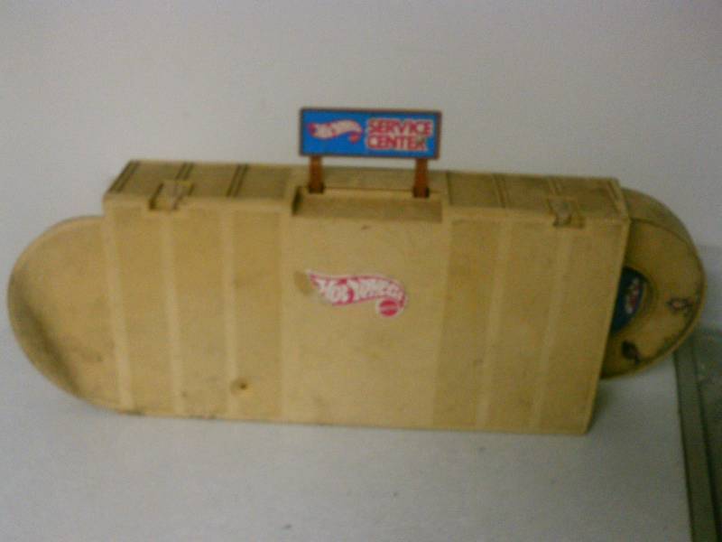 lot 93 image: Mattel Vintage Hot Wheels Service Center