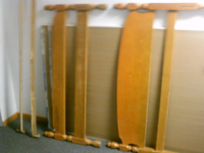 lot 117 image: Wood Headboard and footboard with rails
