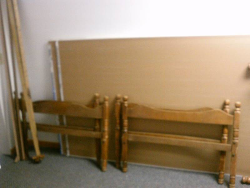 lot 119 image: Bunk Bed set - twin with rails needs TLC