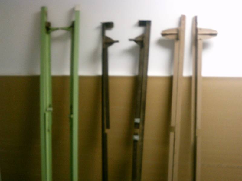 lot 123 image: Bed frame lot