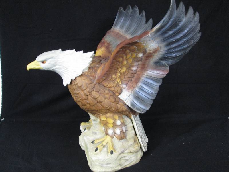 lot 2 image: Rare 1 Gallon Ski Country Eagle Decanter