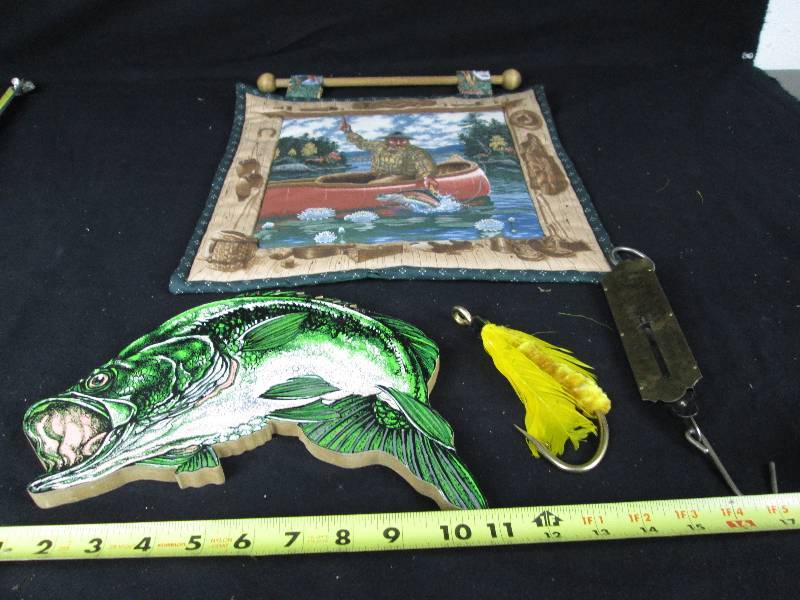 lot 26 image: Fish Dcor